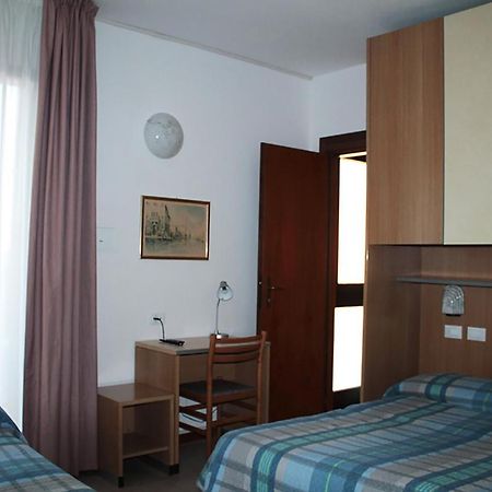 Hotel Ondina Лидо-ди-Езоло Экстерьер фото