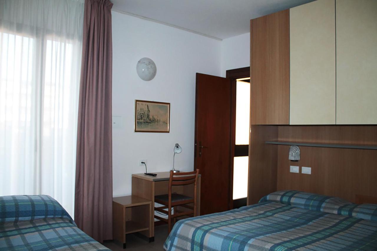Hotel Ondina Лидо-ди-Езоло Экстерьер фото